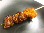 鳥皮串(タレ) Bird skin skewer (sauce)（お持ち帰りの焼鳥屋 上長尾店）