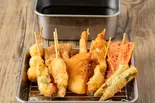 串かつ10本盛り(たっぷりソース付き)（串酒場 まいど1号）