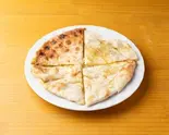 オニオンクルチャ(クルチャはナンに具材を入れて焼いた料理)（インド・ネパール レストラン SEWA indo・nepa-ru resutoran sewa）