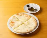 ハニーチーズナン honey cheese naan（インド・ネパール レストラン SEWA indo・nepa-ru resutoran sewa）