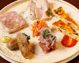 本日の前菜5種盛り合わせ(2人前) Assortment of 5 appetizers of the day (2 servings)（Bistro akari）