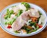 有機野菜と自家製ポークハムのサラダ Organic vegetables and homemade pork ham salad（Bistro akari）