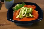 16.サーモンアボカド丼（魅惑の丼丸 五反田店）