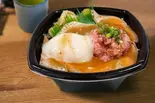 71.塩ダレ炙りサーモンネギトロ温玉丼（魅惑の丼丸 五反田店）