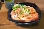 32.サーモンユッケ丼（魅惑の丼丸 五反田店）