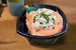 34.エンガワ炙りサーモン丼（魅惑の丼丸 五反田店）