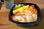98.塩ダレ5色丼（魅惑の丼丸 五反田店）