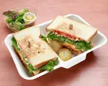 グリルドチキンとチェダーチーズのサンドイッチ Grilled Chicken and Cheddar Cheese Sandwich（ファーマーズチキン西新宿店）