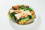 1/4チキンとグリルドチキンチェダーチーズサンドイッチのコンボセット（ファーマーズチキン西新宿店）