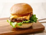 チーズバーガー【ドリンク付き】（MR.）