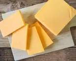 チェダースライスチーズ Cheddar Cheese Slices（〈ごはん特盛まで無料〉デミグラスハンバーグの店 デミたま 心斎橋筋2丁目店）