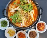 ブデチゲ(2~3人分)부대찌게（焼肉ソウル）
