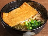 きつねうどん Udon with Deep-Fried Tofu（浪花かすうどん むねひろ）