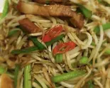 もやしと豚肉炒め(豆芽炒肉丝定食)(台湾無骨香脆鶏柳)