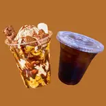 ブラックサンダーパフェ + アイスコーヒー black thunder parfait + iced coffee(毎日パフェ Mainichi pafe)