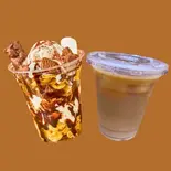 ブラックサンダーパフェ + アイスチャイ black thunder parfait + iced chai(毎日パフェ Mainichi pafe)