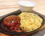 カルボナーラ＆チーズインハンバーグ（【メガ盛り弁当！！】洋食店 エクストラバガンザ 大名店）