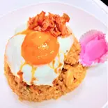 牛ホルモンのキムチ炒飯（和菓子・唐揚げ・おにぎり・お弁当 mi-和）