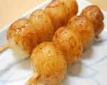 揚げだんご2本セット（和菓子・唐揚げ・おにぎり・お弁当 mi-和）