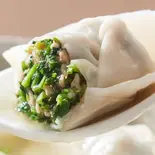 上海ワンタン (豚⾁ 、エビ 、コリアンダー 、 野菜)——6個(毎個30g)（王さんの手包み餃子）