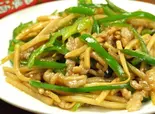 【当店人気No.2】豚肉とピーマン炒め(青椒肉丝)（魯肉飯が人気！台北飯店 Taipeihanten）