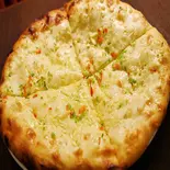 ガーリックチーズナン Garlic Cheese Naan(インドネパールレストラン エベレスト)