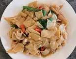 豚バラ肉と青唐辛子と干し豆腐炒め(食神餃子王)