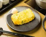 出汁巻き玉子九条ネギ乗せJuicy Egg Roll with Kyujyo Green Onions(しゃぶ八)
