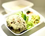 肉感溢れる和牛100%チーズハンバーグ弁当【200g】ご飯大盛り無料！（焼肉BAKUFU 春吉店）