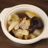 椎茸と筍の手羽元のスープ【香菇竹筍雞湯】（ホージャー 好呷台湾屋台 HOJYA.TAIWAN）