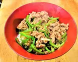 牛肉とピーマンのチンジャオロース風丼ぶり(餃子工房ちびすけ 梅田総本店)