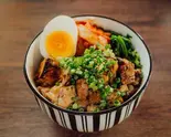 さっぱり塩ねぎ炙りチャーシュー丼（焼豚ヒーロー劇場 千川店 美味い炙りチャーシュー丼）