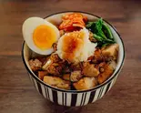 おろぽん炙りチャーシュー焼豚丼（焼豚ヒーロー劇場 千川店 美味い炙りチャーシュー丼）