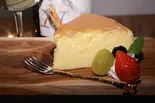 ふんわり口溶け♪カプリ風スフレチーズケーキ（よねおじさんのケーキ屋さん 靱本町店）
