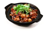 嘟嘟鸡煲/鶏肉の広東風土鍋焼き（江記 香港料理 打邊炉）