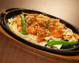 鶏とろトマトバジル鉄板（博多鉄板ダイニング だいきち Hakata teppan dining daikichi）