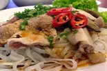 牛肉フォー炒め PHỞ XÀO BÒ(ベトナム料理チェーサインレストラン)