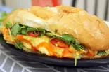 バインミー・卵焼き・ハム・野菜 BÁNH MỲ TRỨNG GIÒ(ベトナム料理チェーサインレストラン)