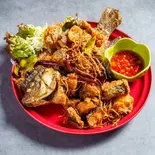 タイ風ハーブ揚げ魚 ปลาทอดสมุนไพร（【タイ料理】マラコー MARAKO THAI FOOD）