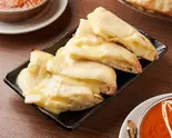 チーズナン Cheese Naan（アジアンレストランアンドバーラクシミー）