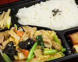 豚肉・木耳と玉子炒め弁当（向陽飯店 町田店）