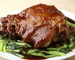 豚肘肉の甘醤油煮込み 红烧蹄髈（上海風情）