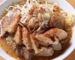 吉岡特製辛みそ豚マシマシラーメン（自家製熟成麺 吉岡 目白店）