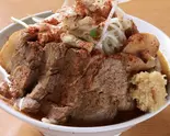 当店一番人気になっちゃいました。すべてマシマシ 辛みそ豚ラーメン（自家製熟成麺 吉岡 目白店）