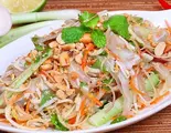 豚耳入りサラダ Nộm tai heo（ベトナム料理SENHONG大久保店）
