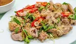 イノシシ肉サラダ Nộm thịt lợn rừng（ベトナム料理SENHONG大久保店）