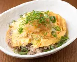 和風牛すじオムライス(※画像は大根おろしトッピングとなります) Japanese Style Beef Tendon Omelet with Rice（お好み焼き＆鉄板焼き おかん Okonomiyaki ＆ Teppanyaki Okan）