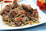 塩で焼いたスペアリブ Sườn rang muối（ベトナム料理SENHONG大久保店）