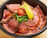 ローストビーフ丼（鮨 月のね 心斎橋本店）