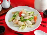 海鮮三種と季節野菜炒め Seafood and Seasonal Vegetable Stir-Fry（本格中国料理 龍華軒）